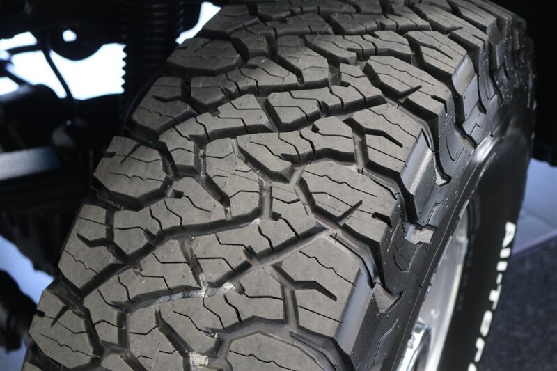 2001 Ford F-250 XLT  1-OWNER* 100% RUST FREE* NEW 2.5 " LEVEL KIT W/ NEW 35 " BFG KO3 10-PLYs* ALL SERVICE RECORDS SINCE NEW @FORD DEALER* NEW BRAKES-ROTORS-CALIPERS-COOLANT FLUSH-BRAKE FLUID-THERMOSTAT* ALL BOOKS & KEYS - Photo 65 - Portland, OR 97230