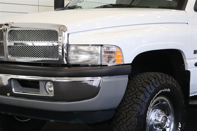 1999 Dodge Ram 2500 Laramie SLT  V-10 MAGNUM* 5-SPEED MANUAL* 58K ACTUAL MILES* NEVER HAD 5TH WHEEL OR GOOSENECK* NEW 33 " BFG KO3 10-PLYS* NEW BRAKES / SWAY BAR LINKS / BRAKE & COOLANT FLUSH* ALL ORIGINAL BOOKS-WINDOW STICKER-KEYS* - Photo 12 - Portland, OR 97230