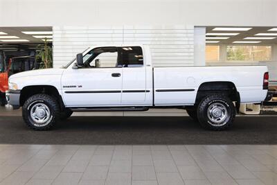 1999 Dodge Ram 2500 Laramie SLT  V-10 MAGNUM* 5-SPEED MANUAL* 58K ACTUAL MILES* NEVER HAD 5TH WHEEL OR GOOSENECK* NEW 33 " BFG KO3 10-PLYS* NEW BRAKES / SWAY BAR LINKS / BRAKE & COOLANT FLUSH* ALL ORIGINAL BOOKS-WINDOW STICKER-KEYS* - Photo 4 - Portland, OR 97230