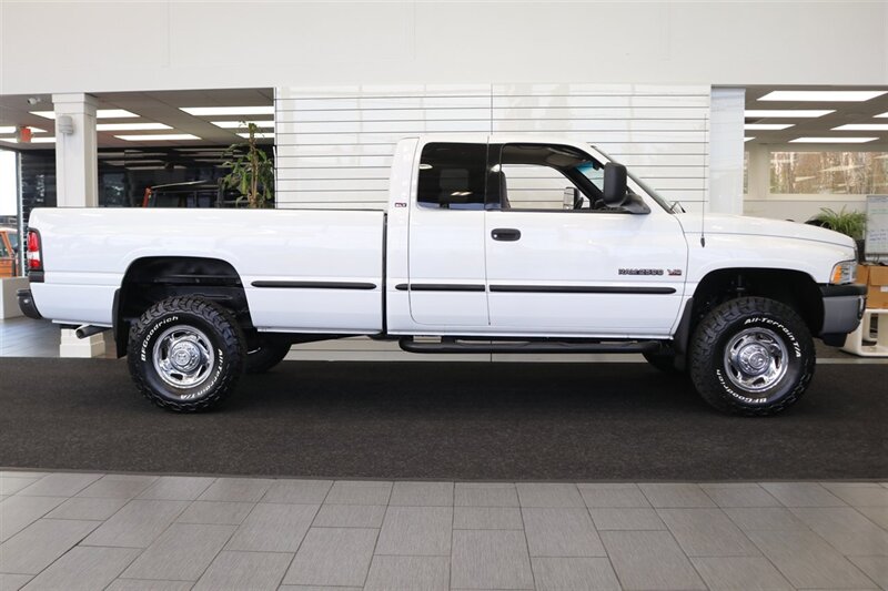 1999 Dodge Ram 2500 Laramie SLT  V-10 MAGNUM* 5-SPEED MANUAL* 58K ACTUAL MILES* NEVER HAD 5TH WHEEL OR GOOSENECK* NEW 33 " BFG KO3 10-PLYS* NEW BRAKES / SWAY BAR LINKS / BRAKE & COOLANT FLUSH* ALL ORIGINAL BOOKS-WINDOW STICKER-KEYS* - Photo 5 - Portland, OR 97230