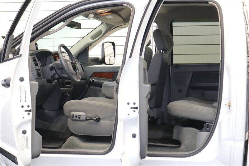 2006 Dodge Ram 3500 SLT  NEW 3 " CARLI LEVEL KIT W/ NEW 35 " BFG KO3 12-PLYs* 100% RUST FREE* NEVER HAD GOOSE NECK OR 5TH WHEEL* 6-SPEED MANUAL 5.9L HO* IN NEW CONDITION 100%* ALL ORIGINAL BOOKS & MANUALS & 2-KEYS* SERVICED - Photo 45 - Portland, OR 97230