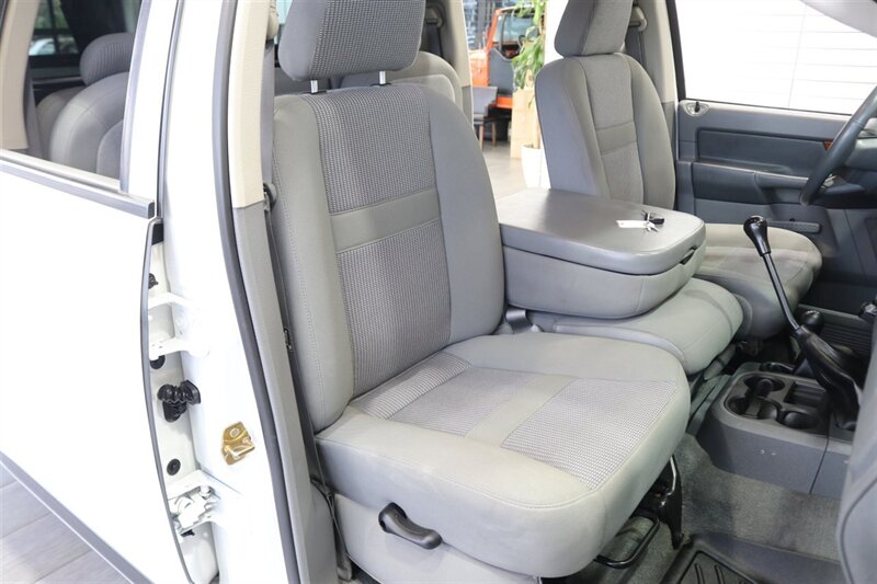 2006 Dodge Ram 3500 SLT  NEW 3 " CARLI LEVEL KIT W/ NEW 35 " BFG KO3 12-PLYs* 100% RUST FREE* NEVER HAD GOOSE NECK OR 5TH WHEEL* 6-SPEED MANUAL 5.9L HO* IN NEW CONDITION 100%* ALL ORIGINAL BOOKS & MANUALS & 2-KEYS* SERVICED - Photo 20 - Portland, OR 97230