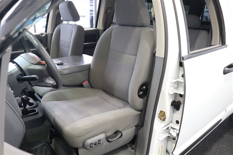 2006 Dodge Ram 3500 SLT  NEW 3 " CARLI LEVEL KIT W/ NEW 35 " BFG KO3 12-PLYs* 100% RUST FREE* NEVER HAD GOOSE NECK OR 5TH WHEEL* 6-SPEED MANUAL 5.9L HO* IN NEW CONDITION 100%* ALL ORIGINAL BOOKS & MANUALS & 2-KEYS* SERVICED - Photo 19 - Portland, OR 97230