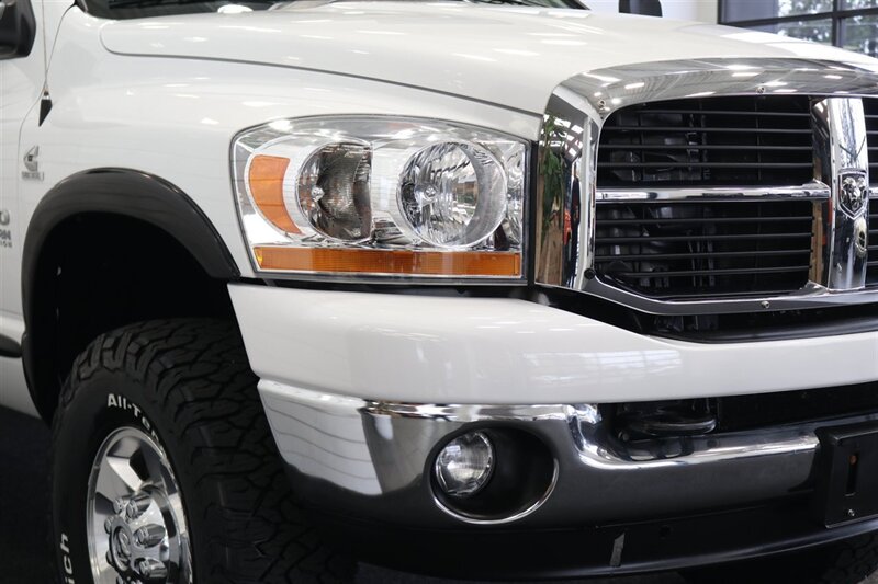 2006 Dodge Ram 3500 SLT  NEW 3 " CARLI LEVEL KIT W/ NEW 35 " BFG KO3 12-PLYs* 100% RUST FREE* NEVER HAD GOOSE NECK OR 5TH WHEEL* 6-SPEED MANUAL 5.9L HO* IN NEW CONDITION 100%* ALL ORIGINAL BOOKS & MANUALS & 2-KEYS* SERVICED - Photo 14 - Portland, OR 97230