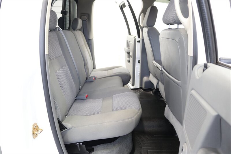 2006 Dodge Ram 3500 SLT  NEW 3 " CARLI LEVEL KIT W/ NEW 35 " BFG KO3 12-PLYs* 100% RUST FREE* NEVER HAD GOOSE NECK OR 5TH WHEEL* 6-SPEED MANUAL 5.9L HO* IN NEW CONDITION 100%* ALL ORIGINAL BOOKS & MANUALS & 2-KEYS* SERVICED - Photo 21 - Portland, OR 97230