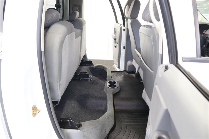 2006 Dodge Ram 3500 SLT  NEW 3 " CARLI LEVEL KIT W/ NEW 35 " BFG KO3 12-PLYs* 100% RUST FREE* NEVER HAD GOOSE NECK OR 5TH WHEEL* 6-SPEED MANUAL 5.9L HO* IN NEW CONDITION 100%* ALL ORIGINAL BOOKS & MANUALS & 2-KEYS* SERVICED - Photo 74 - Portland, OR 97230