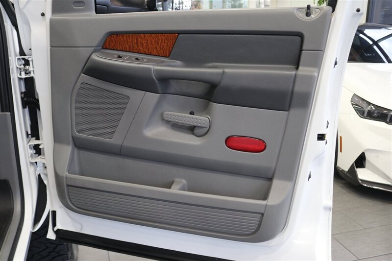 2006 Dodge Ram 3500 SLT  NEW 3 " CARLI LEVEL KIT W/ NEW 35 " BFG KO3 12-PLYs* 100% RUST FREE* NEVER HAD GOOSE NECK OR 5TH WHEEL* 6-SPEED MANUAL 5.9L HO* IN NEW CONDITION 100%* ALL ORIGINAL BOOKS & MANUALS & 2-KEYS* SERVICED - Photo 62 - Portland, OR 97230