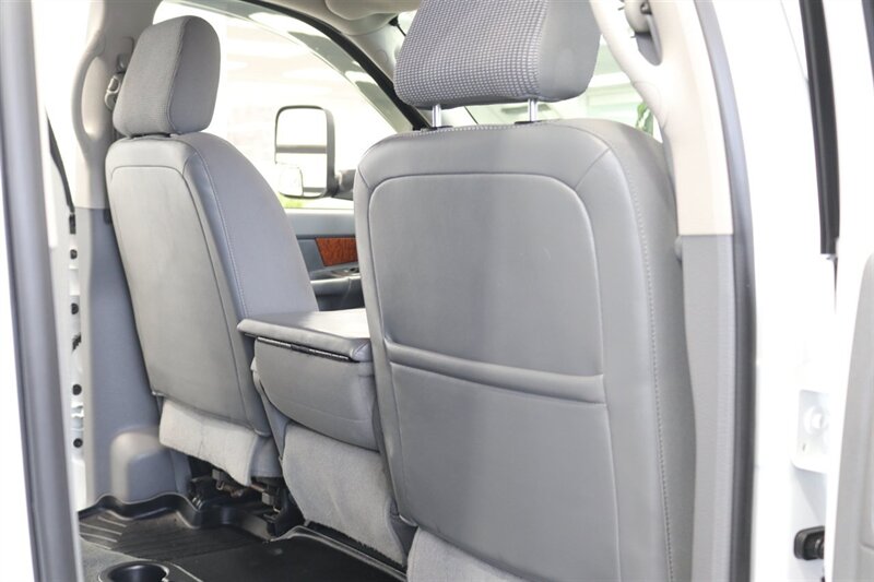 2006 Dodge Ram 3500 SLT  NEW 3 " CARLI LEVEL KIT W/ NEW 35 " BFG KO3 12-PLYs* 100% RUST FREE* NEVER HAD GOOSE NECK OR 5TH WHEEL* 6-SPEED MANUAL 5.9L HO* IN NEW CONDITION 100%* ALL ORIGINAL BOOKS & MANUALS & 2-KEYS* SERVICED - Photo 82 - Portland, OR 97230