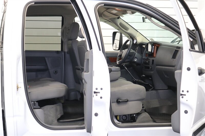 2006 Dodge Ram 3500 SLT  NEW 3 " CARLI LEVEL KIT W/ NEW 35 " BFG KO3 12-PLYs* 100% RUST FREE* NEVER HAD GOOSE NECK OR 5TH WHEEL* 6-SPEED MANUAL 5.9L HO* IN NEW CONDITION 100%* ALL ORIGINAL BOOKS & MANUALS & 2-KEYS* SERVICED - Photo 46 - Portland, OR 97230