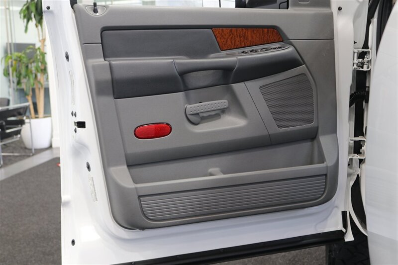 2006 Dodge Ram 3500 SLT  NEW 3 " CARLI LEVEL KIT W/ NEW 35 " BFG KO3 12-PLYs* 100% RUST FREE* NEVER HAD GOOSE NECK OR 5TH WHEEL* 6-SPEED MANUAL 5.9L HO* IN NEW CONDITION 100%* ALL ORIGINAL BOOKS & MANUALS & 2-KEYS* SERVICED - Photo 61 - Portland, OR 97230