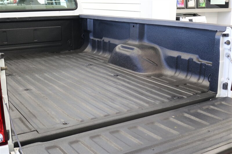 2001 Ford F-350 xlt  100% RUST FREE* NEVER HAD A 5TH WHEEL OR GOOSNECK* NEW 2.5 " LEVEL KIT W/ BILSTEIN 5100s* LONG BED 8FT* LINEX BED LINER* NEW BRAKES-ROTORS-CALIBERS-SWAY BAR LINKS-AC SERVICE-ALL FLUIDS - Photo 46 - Portland, OR 97230