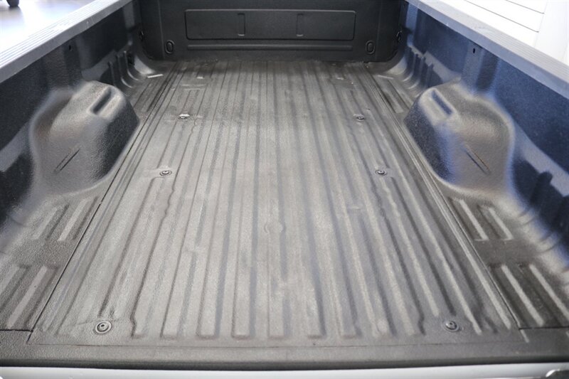 2001 Ford F-350 xlt  100% RUST FREE* NEVER HAD A 5TH WHEEL OR GOOSNECK* NEW 2.5 " LEVEL KIT W/ BILSTEIN 5100s* LONG BED 8FT* LINEX BED LINER* NEW BRAKES-ROTORS-CALIBERS-SWAY BAR LINKS-AC SERVICE-ALL FLUIDS - Photo 48 - Portland, OR 97230