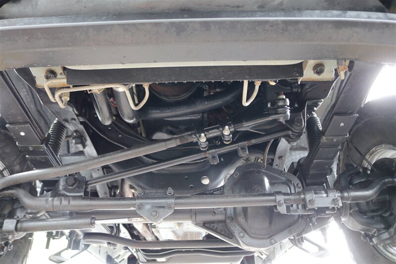 2001 Ford F-350 xlt  100% RUST FREE* NEVER HAD A 5TH WHEEL OR GOOSNECK* NEW 2.5 " LEVEL KIT W/ BILSTEIN 5100s* LONG BED 8FT* LINEX BED LINER* NEW BRAKES-ROTORS-CALIBERS-SWAY BAR LINKS-AC SERVICE-ALL FLUIDS - Photo 33 - Portland, OR 97230