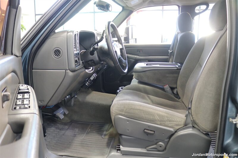 2007 Chevrolet Silverado 2500 LT1  1-OWNER* 0-RUST* CREW CAB LONG BED* 5TH WHEEL* LBZ* NEW 33 " FALKEN AT4 10-PLYS* LEVELED* LINEX BED LINER* ALL BOOKS* SERVICED* 6-PASSENGER SEATING* APPLE CAR PLAY - Photo 78 - Portland, OR 97230