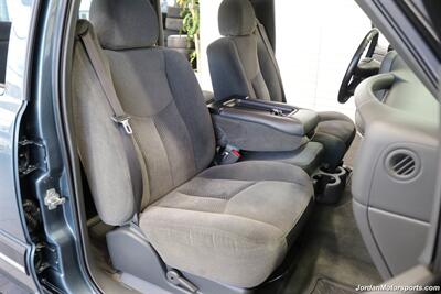 2007 Chevrolet Silverado 2500 LT1  1-OWNER* 0-RUST* CREW CAB LONG BED* 5TH WHEEL* LBZ* NEW 33 " FALKEN AT4 10-PLYS* LEVELED* LINEX BED LINER* ALL BOOKS* SERVICED* 6-PASSENGER SEATING* APPLE CAR PLAY - Photo 15 - Portland, OR 97230