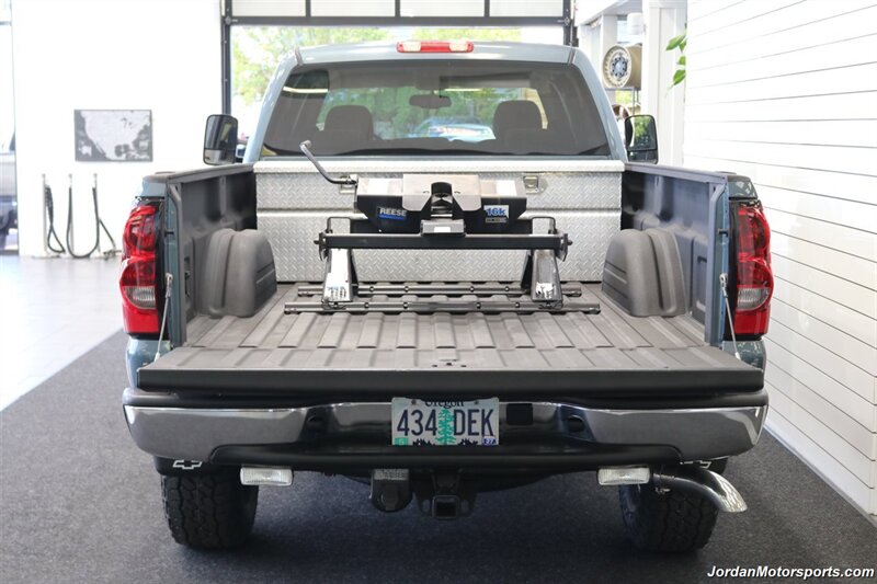 2007 Chevrolet Silverado 2500 LT1  1-OWNER* 0-RUST* CREW CAB LONG BED* 5TH WHEEL* LBZ* NEW 33 " FALKEN AT4 10-PLYS* LEVELED* LINEX BED LINER* ALL BOOKS* SERVICED* 6-PASSENGER SEATING* APPLE CAR PLAY - Photo 13 - Portland, OR 97230
