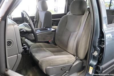2007 Chevrolet Silverado 2500 LT1  1-OWNER* 0-RUST* CREW CAB LONG BED* 5TH WHEEL* LBZ* NEW 33 " FALKEN AT4 10-PLYS* LEVELED* LINEX BED LINER* ALL BOOKS* SERVICED* 6-PASSENGER SEATING* APPLE CAR PLAY - Photo 14 - Portland, OR 97230