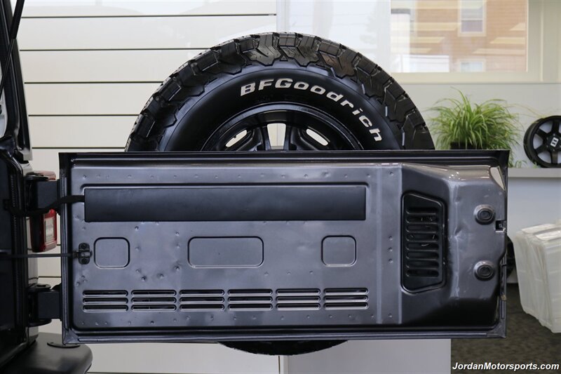 2017 Jeep Wrangler Rubicon Hard Rock  HARD ROCK RUBICON W/ 6-SPEED MANUAL TRANSMISSION* 2 " TERRA FLEX W/ FOX SHOCKS* NEW 35 " TOYO A/T III TIRES* ROCK SLIDERS* ALL LED LIGHT UPGRADE PKG* ALL BOOKS & KEYS - Photo 52 - Portland, OR 97230