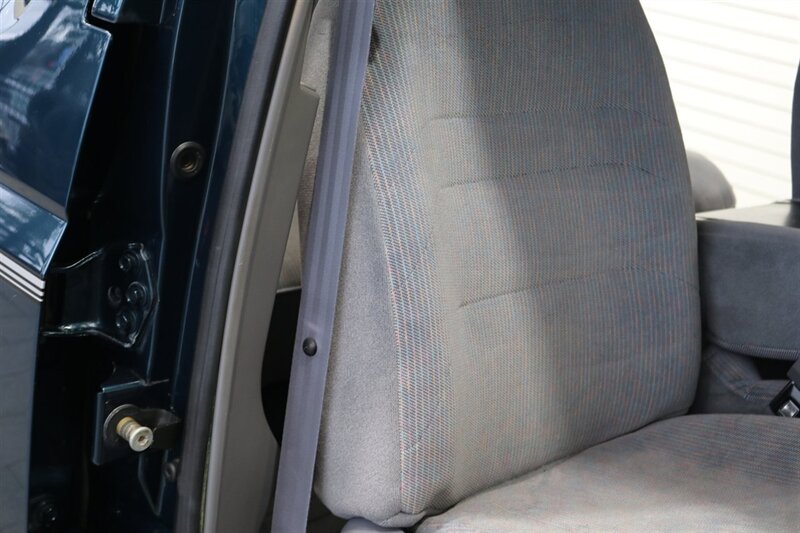 1995 Ford F-350 XLT  1-OWNER* 100% RUST FREE* 73K ACTUAL MILES* NEW 4 " BDS LIFT W/ FOX SHOCKS* NEW 35 " BFG KO3s* FULL FRESH SERVICE* ALL ORIGINAL BOOKS & MANUALS - Photo 75 - Portland, OR 97230