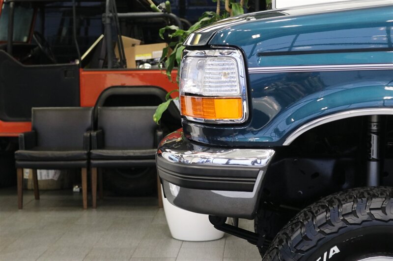 1995 Ford F-350 XLT  1-OWNER* 100% RUST FREE* 73K ACTUAL MILES* NEW 4 " BDS LIFT W/ FOX SHOCKS* NEW 35 " BFG KO3s* FULL FRESH SERVICE* ALL ORIGINAL BOOKS & MANUALS - Photo 54 - Portland, OR 97230