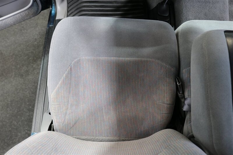 1995 Ford F-350 XLT  1-OWNER* 100% RUST FREE* 73K ACTUAL MILES* NEW 4 " BDS LIFT W/ FOX SHOCKS* NEW 35 " BFG KO3s* FULL FRESH SERVICE* ALL ORIGINAL BOOKS & MANUALS - Photo 76 - Portland, OR 97230