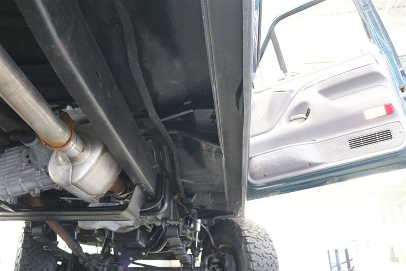 1995 Ford F-350 XLT  1-OWNER* 100% RUST FREE* 73K ACTUAL MILES* NEW 4 " BDS LIFT W/ FOX SHOCKS* NEW 35 " BFG KO3s* FULL FRESH SERVICE* ALL ORIGINAL BOOKS & MANUALS - Photo 35 - Portland, OR 97230