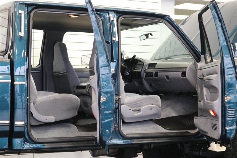 1995 Ford F-350 XLT  1-OWNER* 100% RUST FREE* 73K ACTUAL MILES* NEW 4 " BDS LIFT W/ FOX SHOCKS* NEW 35 " BFG KO3s* FULL FRESH SERVICE* ALL ORIGINAL BOOKS & MANUALS - Photo 43 - Portland, OR 97230