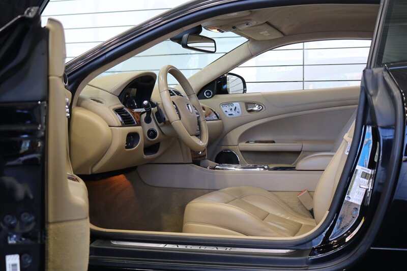 2010 Jaguar XK XKR - Photo 38 - Portland, OR 97230