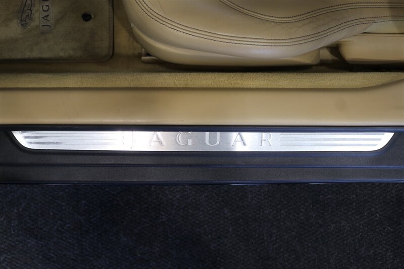 2010 Jaguar XK XKR - Photo 42 - Portland, OR 97230