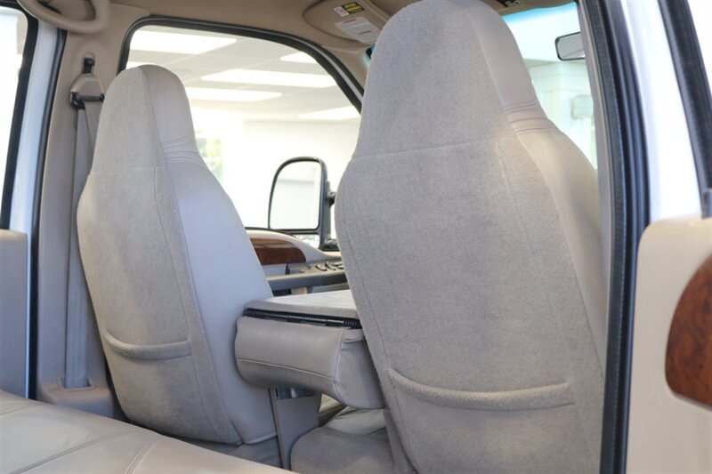 2000 Ford F-250 Lariat  1-OWNER* 100% RUST & CORROSION FREE* NEW 2.5 "LEVEL LIFT W/ BILSTEIN 5100s* NEW 35 " TOYO A/T III 10-PLYs* AIR LIFT REAR AIR BAGS* FULL FRESH SERVICE W/ NEW FLUIDS* ALL BOOKS & KEYS* LARIAT LONG BED - Photo 77 - Portland, OR 97230