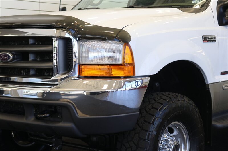 2000 Ford F-250 Lariat  1-OWNER* 100% RUST & CORROSION FREE* NEW 2.5 "LEVEL LIFT W/ BILSTEIN 5100s* NEW 35 " TOYO A/T III 10-PLYs* AIR LIFT REAR AIR BAGS* FULL FRESH SERVICE W/ NEW FLUIDS* ALL BOOKS & KEYS* LARIAT LONG BED - Photo 12 - Portland, OR 97230