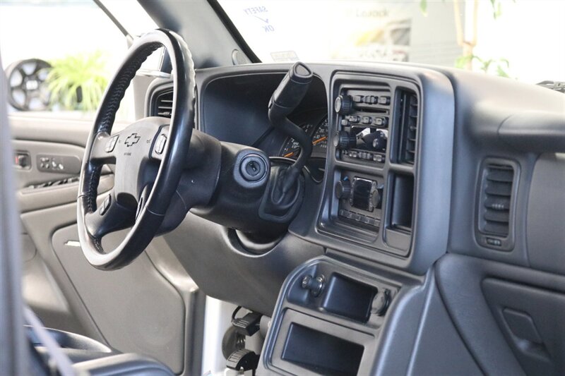 2006 Chevrolet Silverado 2500 LT3 1-OWNER* 100% RUST FREE* 6-SPD ALLISON* ALL RECDS SINCE NEW* NEW 2.5 " FABTEC LEVEL KIT W/ BILSTEIN 5100s & 33 " BFG KO3 10-PLYs* LONG BED* NO 5TH WHEEL-GOOSENECK* LT3 PKG* FRESH FULL SERVICE - Photo 79 - Portland, OR 97230