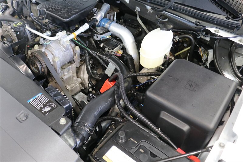 2006 Chevrolet Silverado 2500 LT3 1-OWNER* 100% RUST FREE* 6-SPD ALLISON* ALL RECDS SINCE NEW* NEW 2.5 " FABTEC LEVEL KIT W/ BILSTEIN 5100s & 33 " BFG KO3 10-PLYs* LONG BED* NO 5TH WHEEL-GOOSENECK* LT3 PKG* FRESH FULL SERVICE - Photo 39 - Portland, OR 97230