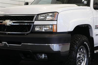2006 Chevrolet Silverado 2500 LT3 1-OWNER* 100% RUST FREE* 6-SPD ALLISON* ALL RECDS SINCE NEW* NEW 2.5 " FABTEC LEVEL KIT W/ BILSTEIN 5100s & 33 " BFG KO3 10-PLYs* LONG BED* NO 5TH WHEEL-GOOSENECK* LT3 PKG* FRESH FULL SERVICE - Photo 12 - Portland, OR 97230