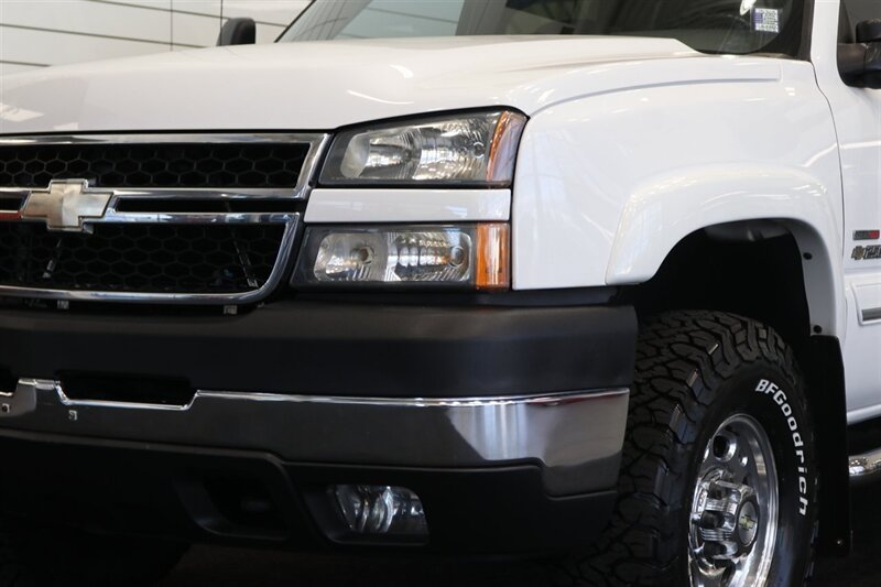 2006 Chevrolet Silverado 2500 LT3 1-OWNER* 100% RUST FREE* 6-SPD ALLISON* ALL RECDS SINCE NEW* NEW 2.5 " FABTEC LEVEL KIT W/ BILSTEIN 5100s & 33 " BFG KO3 10-PLYs* LONG BED* NO 5TH WHEEL-GOOSENECK* LT3 PKG* FRESH FULL SERVICE - Photo 12 - Portland, OR 97230