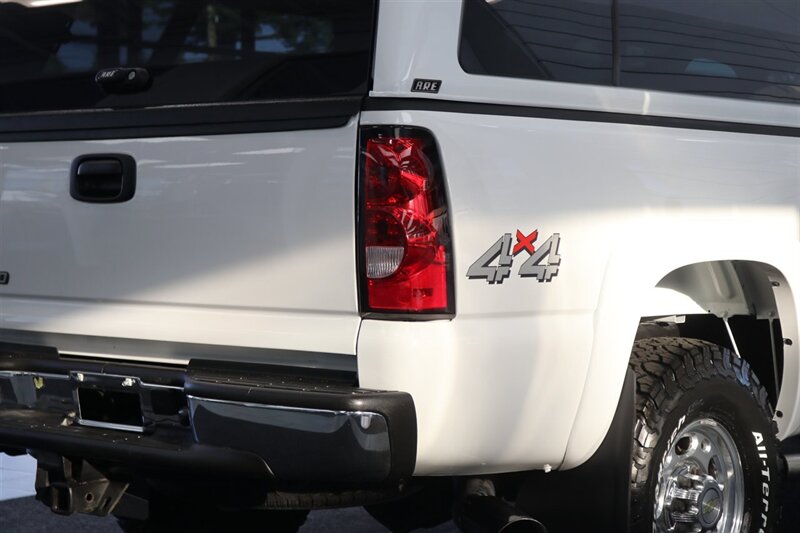 2006 Chevrolet Silverado 2500 LT3 1-OWNER* 100% RUST FREE* 6-SPD ALLISON* ALL RECDS SINCE NEW* NEW 2.5 " FABTEC LEVEL KIT W/ BILSTEIN 5100s & 33 " BFG KO3 10-PLYs* LONG BED* NO 5TH WHEEL-GOOSENECK* LT3 PKG* FRESH FULL SERVICE - Photo 42 - Portland, OR 97230