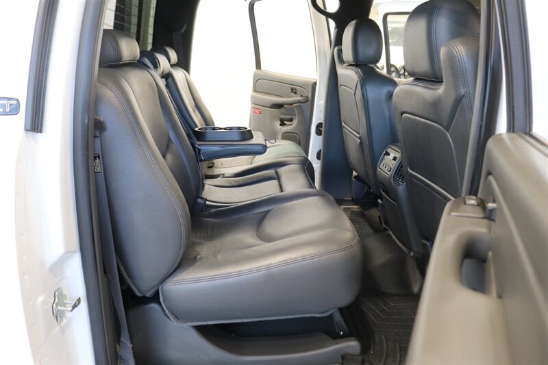2006 Chevrolet Silverado 2500 LT3 1-OWNER* 100% RUST FREE* 6-SPD ALLISON* ALL RECDS SINCE NEW* NEW 2.5 " FABTEC LEVEL KIT W/ BILSTEIN 5100s & 33 " BFG KO3 10-PLYs* LONG BED* NO 5TH WHEEL-GOOSENECK* LT3 PKG* FRESH FULL SERVICE - Photo 18 - Portland, OR 97230