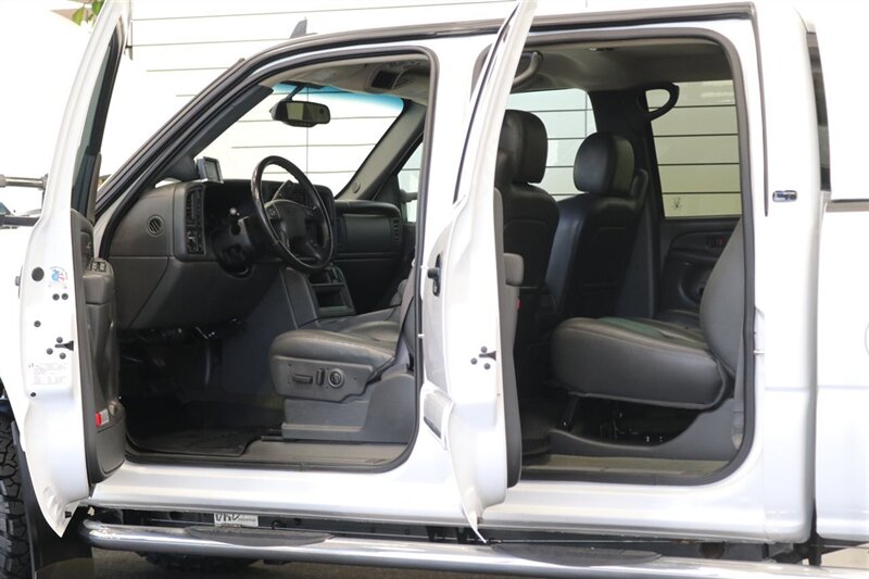2006 Chevrolet Silverado 2500 LT3 1-OWNER* 100% RUST FREE* 6-SPD ALLISON* ALL RECDS SINCE NEW* NEW 2.5 " FABTEC LEVEL KIT W/ BILSTEIN 5100s & 33 " BFG KO3 10-PLYs* LONG BED* NO 5TH WHEEL-GOOSENECK* LT3 PKG* FRESH FULL SERVICE - Photo 60 - Portland, OR 97230