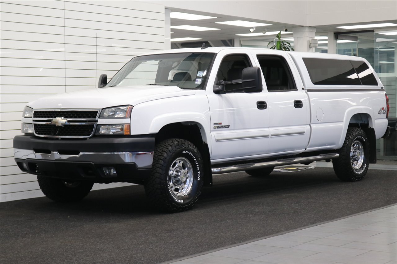 2006 Chevrolet Silverado 2500 LT3  1-OWNER* 100% RUST FREE* 6-SPD ALLISON* ALL RECDS SINCE NEW* NEW 2.5 " FABTEC LEVEL KIT W/ BILSTEIN 5100s & 33 " BFG KO3 10-PLYs* LONG BED* NO 5TH WHEEL-GOOSENECK* LT3 PKG* FRESH FULL SERVICE - Photo 1 - Portland, OR 97230