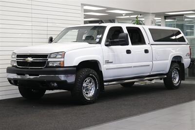 2006 Chevrolet Silverado 2500 LT3 1-OWNER* 100% RUST FREE* 6-SPD ALLISON* ALL RECDS SINCE NEW* NEW 2.5 " FABTEC LEVEL KIT W/ BILSTEIN 5100s & 33 " BFG KO3 10-PLYs* LONG BED* NO 5TH WHEEL-GOOSENECK* LT3 PKG* FRESH FULL SERVICE - Photo 1 - Portland, OR 97230