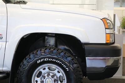 2006 Chevrolet Silverado 2500 LT3 1-OWNER* 100% RUST FREE* 6-SPD ALLISON* ALL RECDS SINCE NEW* NEW 2.5 " FABTEC LEVEL KIT W/ BILSTEIN 5100s & 33 " BFG KO3 10-PLYs* LONG BED* NO 5TH WHEEL-GOOSENECK* LT3 PKG* FRESH FULL SERVICE - Photo 49 - Portland, OR 97230