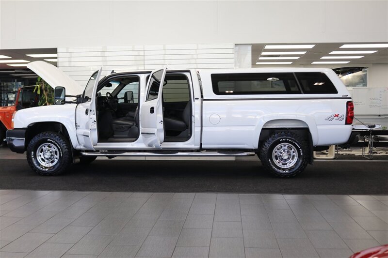 2006 Chevrolet Silverado 2500 LT3 1-OWNER* 100% RUST FREE* 6-SPD ALLISON* ALL RECDS SINCE NEW* NEW 2.5 " FABTEC LEVEL KIT W/ BILSTEIN 5100s & 33 " BFG KO3 10-PLYs* LONG BED* NO 5TH WHEEL-GOOSENECK* LT3 PKG* FRESH FULL SERVICE - Photo 10 - Portland, OR 97230