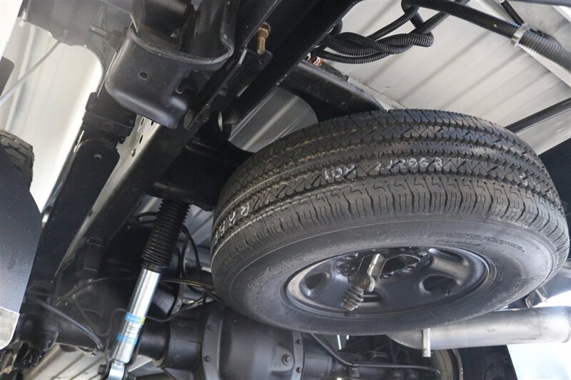 2006 Chevrolet Silverado 2500 LT3 1-OWNER* 100% RUST FREE* 6-SPD ALLISON* ALL RECDS SINCE NEW* NEW 2.5 " FABTEC LEVEL KIT W/ BILSTEIN 5100s & 33 " BFG KO3 10-PLYs* LONG BED* NO 5TH WHEEL-GOOSENECK* LT3 PKG* FRESH FULL SERVICE - Photo 26 - Portland, OR 97230