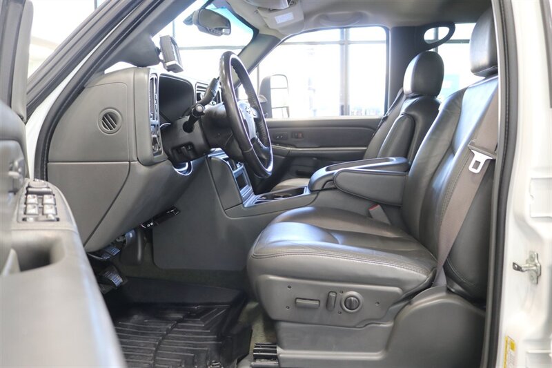 2006 Chevrolet Silverado 2500 LT3 1-OWNER* 100% RUST FREE* 6-SPD ALLISON* ALL RECDS SINCE NEW* NEW 2.5 " FABTEC LEVEL KIT W/ BILSTEIN 5100s & 33 " BFG KO3 10-PLYs* LONG BED* NO 5TH WHEEL-GOOSENECK* LT3 PKG* FRESH FULL SERVICE - Photo 80 - Portland, OR 97230