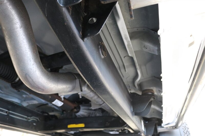 2006 Chevrolet Silverado 2500 LT3 1-OWNER* 100% RUST FREE* 6-SPD ALLISON* ALL RECDS SINCE NEW* NEW 2.5 " FABTEC LEVEL KIT W/ BILSTEIN 5100s & 33 " BFG KO3 10-PLYs* LONG BED* NO 5TH WHEEL-GOOSENECK* LT3 PKG* FRESH FULL SERVICE - Photo 29 - Portland, OR 97230