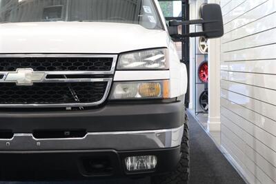 2006 Chevrolet Silverado 2500 LT3 1-OWNER* 100% RUST FREE* 6-SPD ALLISON* ALL RECDS SINCE NEW* NEW 2.5 " FABTEC LEVEL KIT W/ BILSTEIN 5100s & 33 " BFG KO3 10-PLYs* LONG BED* NO 5TH WHEEL-GOOSENECK* LT3 PKG* FRESH FULL SERVICE - Photo 54 - Portland, OR 97230