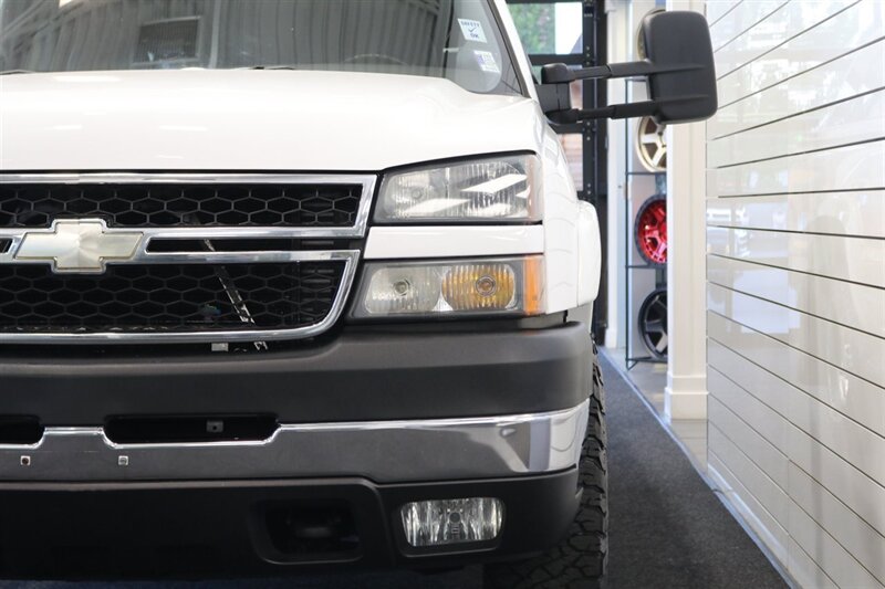 2006 Chevrolet Silverado 2500 LT3 1-OWNER* 100% RUST FREE* 6-SPD ALLISON* ALL RECDS SINCE NEW* NEW 2.5 " FABTEC LEVEL KIT W/ BILSTEIN 5100s & 33 " BFG KO3 10-PLYs* LONG BED* NO 5TH WHEEL-GOOSENECK* LT3 PKG* FRESH FULL SERVICE - Photo 54 - Portland, OR 97230