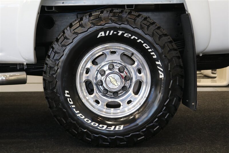 2006 Chevrolet Silverado 2500 LT3 1-OWNER* 100% RUST FREE* 6-SPD ALLISON* ALL RECDS SINCE NEW* NEW 2.5 " FABTEC LEVEL KIT W/ BILSTEIN 5100s & 33 " BFG KO3 10-PLYs* LONG BED* NO 5TH WHEEL-GOOSENECK* LT3 PKG* FRESH FULL SERVICE - Photo 62 - Portland, OR 97230