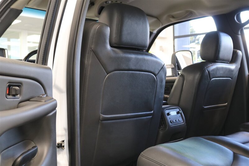2006 Chevrolet Silverado 2500 LT3 1-OWNER* 100% RUST FREE* 6-SPD ALLISON* ALL RECDS SINCE NEW* NEW 2.5 " FABTEC LEVEL KIT W/ BILSTEIN 5100s & 33 " BFG KO3 10-PLYs* LONG BED* NO 5TH WHEEL-GOOSENECK* LT3 PKG* FRESH FULL SERVICE - Photo 82 - Portland, OR 97230