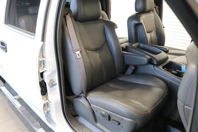 2006 Chevrolet Silverado 2500 LT3 1-OWNER* 100% RUST FREE* 6-SPD ALLISON* ALL RECDS SINCE NEW* NEW 2.5 " FABTEC LEVEL KIT W/ BILSTEIN 5100s & 33 " BFG KO3 10-PLYs* LONG BED* NO 5TH WHEEL-GOOSENECK* LT3 PKG* FRESH FULL SERVICE - Photo 17 - Portland, OR 97230